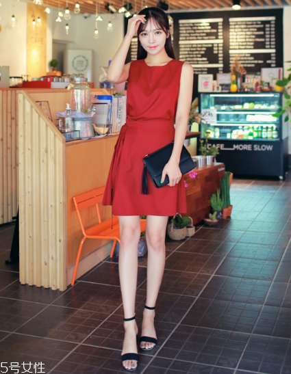 紅色連衣裙搭配什么外套？最時尚氣質的穿搭