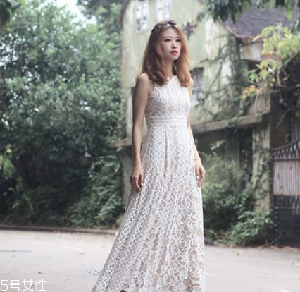 連衣裙搭配什么鞋子好看？處處散發(fā)迷人氣質(zhì)