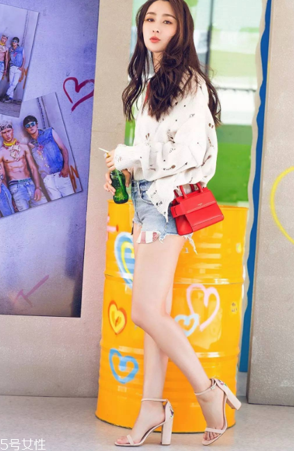 charles keith鞋子多少錢？鞋包界的快時(shí)尚