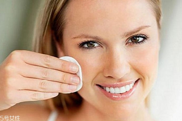 痘痘肌適合用什么卸妝 對(duì)癥下藥還你無暇美肌