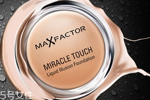 粉底霜和粉餅的區(qū)別 最大的區(qū)別是質(zhì)地 粉底霜和粉餅的區(qū)別 最大的區(qū)別是質(zhì)地