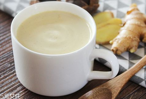 椰子粉可以加蜂蜜嗎 搭配建議 椰子粉可以加蜂蜜嗎 搭配建議