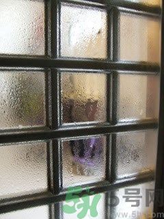 家里地板返潮怎么辦？墻上流水是怎么回事？