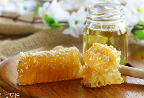 角質(zhì)層薄用什么面膜 保濕成分好的護膚品是關(guān)鍵 角質(zhì)層薄用什么面膜 保濕成分好的護膚品是關(guān)鍵