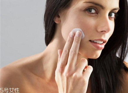 臉上有紅血絲能去角質(zhì)嗎 臉上有紅血絲去角質(zhì)的危害 臉上有紅血絲能去角質(zhì)嗎 臉上有紅血絲去角質(zhì)的危害