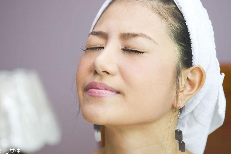 痘痘肌適合用什么卸妝 對(duì)癥下藥還你無暇美肌