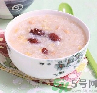 花生皮能不能吃？花生能和螃蟹一起吃嗎？