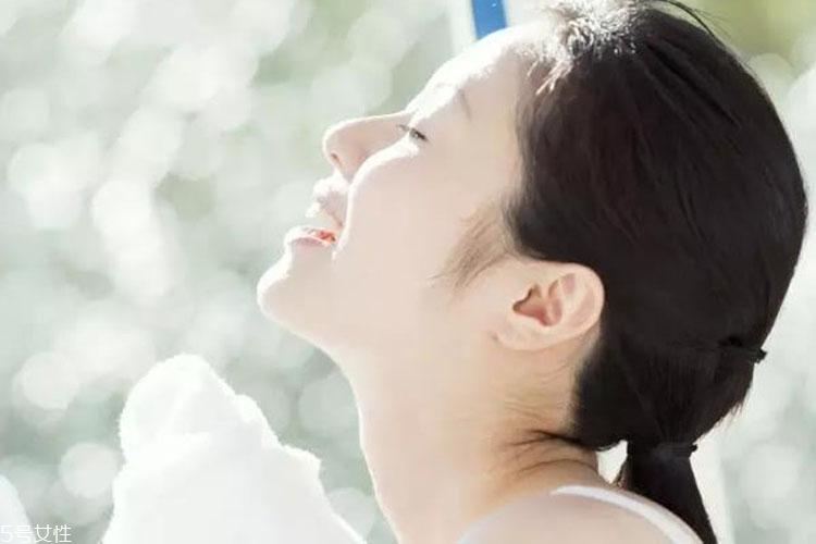 痘痘肌適合用什么卸妝 對(duì)癥下藥還你無暇美肌