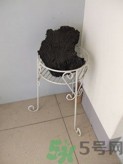 家里地板返潮怎么辦？墻上流水是怎么回事？