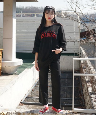 t恤能用洗衣機(jī)洗嗎？要看具體面料