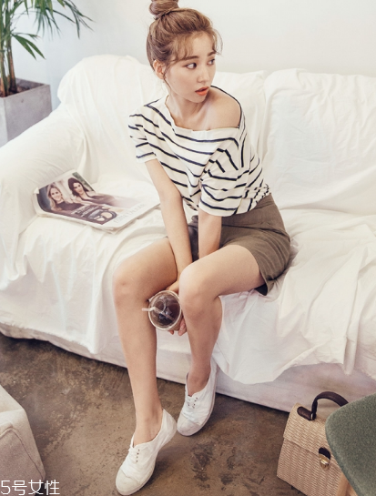 t恤有汗味怎么去除？要及時(shí)清洗