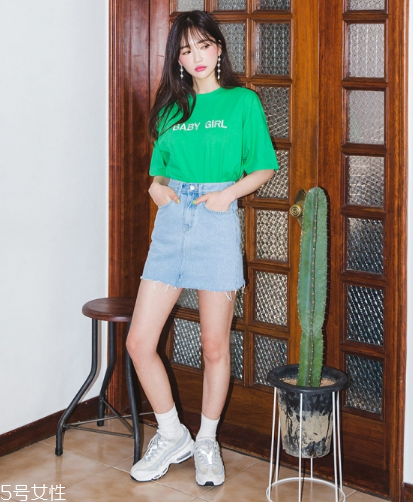 t恤上的鉆掉了怎么辦？用膠粘上去