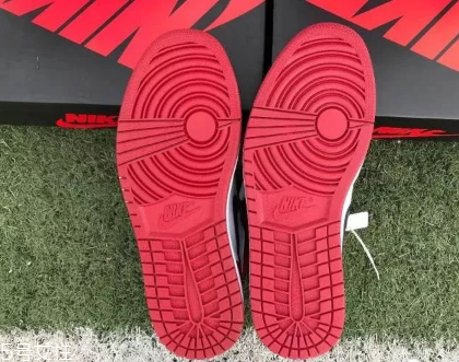 aj 1黑腳趾真假對比 aj1黑腳趾真品原來這樣鑒定 aj 1黑腳趾真假對比 aj1黑腳趾真品原來這樣鑒定