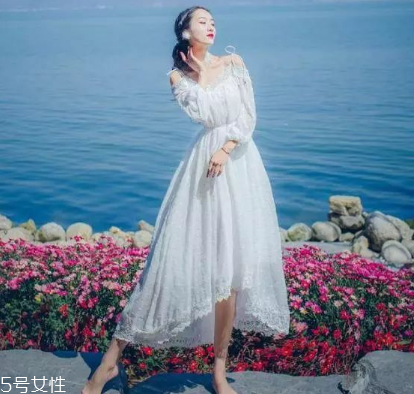 連衣裙里面怎么搭配？堪稱遮肉神器