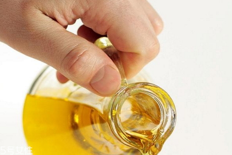 核桃油能炒菜嗎 溫度過高會(huì)破壞營(yíng)養(yǎng)成分