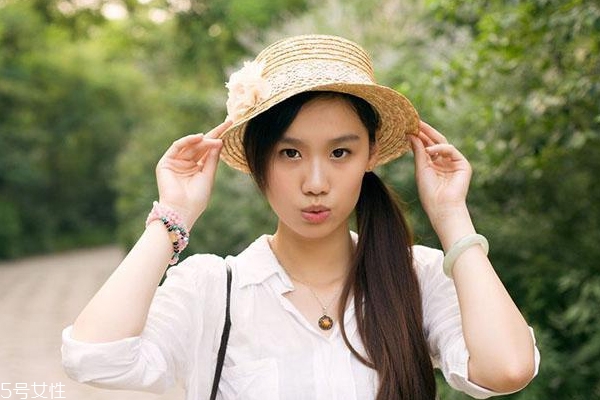 防曬打開(kāi)一年還能用嗎 小心傷害自己的臉 防曬打開(kāi)一年還能用嗎 小心傷害自己的臉