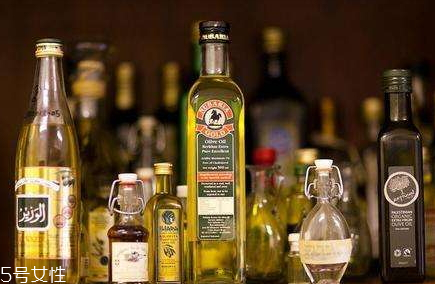 核桃油和橄欖油哪個(gè)好 核桃油的營(yíng)養(yǎng)要好一些