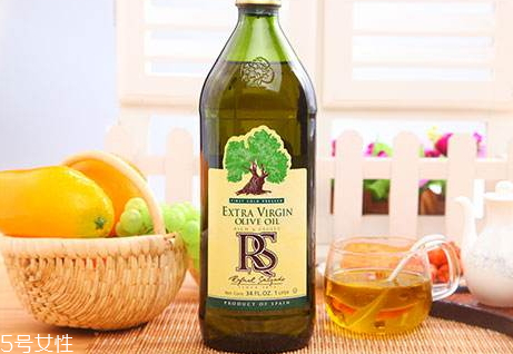 核桃油和橄欖油哪個(gè)好 核桃油的營(yíng)養(yǎng)要好一些