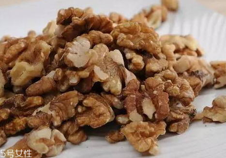 核桃仁是生吃好還是熟吃好 核桃仁是生吃好還是熟吃好