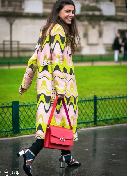 紅色包包什么款式好看？18年這三款包必火