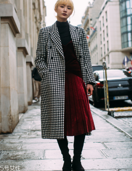 春天百褶裙怎么搭配？春天要這樣穿百褶裙才好看