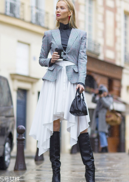 春天百褶裙怎么搭配？春天要這樣穿百褶裙才好看