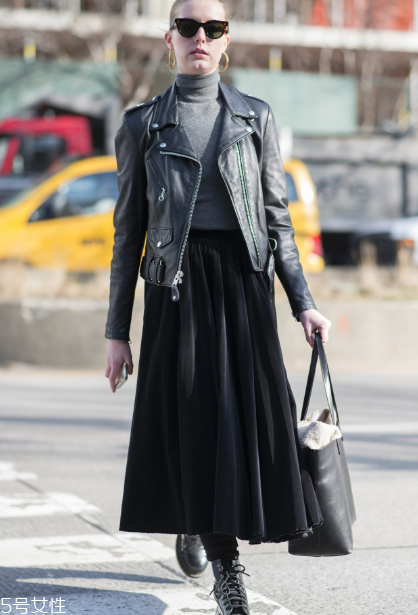 春天百褶裙怎么搭配？春天要這樣穿百褶裙才好看