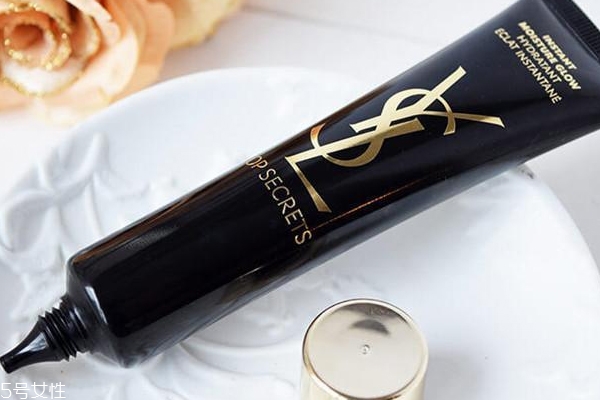 圣羅蘭亮顏亮肌乳含硅嗎？ysl黑絲緞妝前乳有硅嗎？