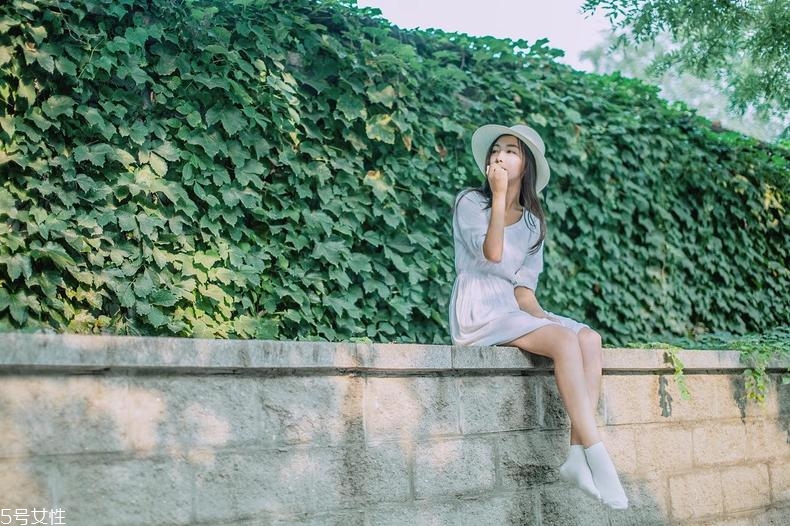 防曬打開(kāi)一年還能用嗎 小心傷害自己的臉 防曬打開(kāi)一年還能用嗎 小心傷害自己的臉