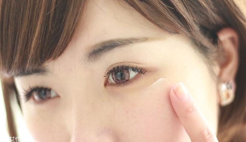 50歲用的提拉眼霜推薦 熟齡肌眼霜使用指南 50歲用的提拉眼霜推薦 熟齡肌眼霜使用指南