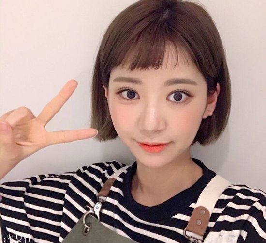 劉海在眉毛上面的發(fā)型叫什么 劉海要看自己的臉型修剪 劉海在眉毛上面的發(fā)型叫什么 劉海要看自己的臉型修剪