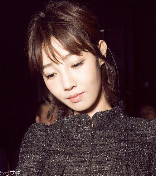 劉海在眉毛上面的發(fā)型叫什么 劉海要看自己的臉型修剪 劉海在眉毛上面的發(fā)型叫什么 劉海要看自己的臉型修剪