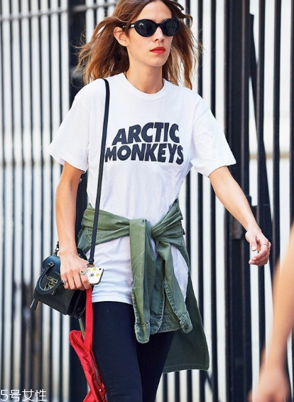 t恤領(lǐng)子大了怎么改造？t恤領(lǐng)口改小的方法