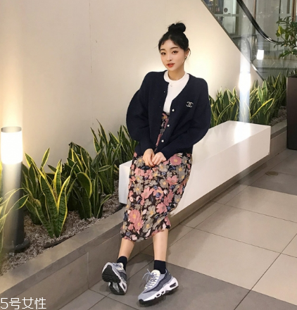 印花連衣裙配什么鞋子？印花連衣裙搭配鞋子圖片