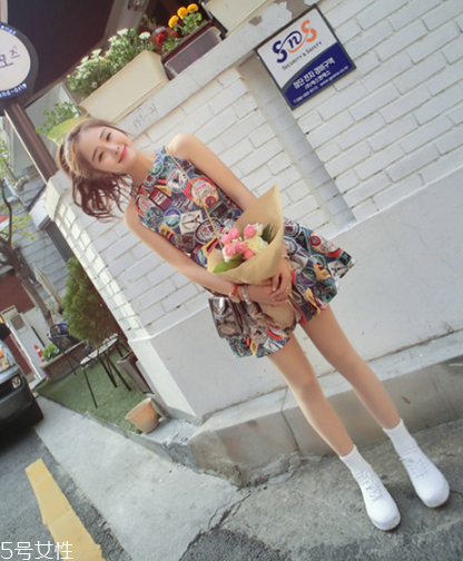 印花連衣裙配什么鞋子？印花連衣裙搭配鞋子圖片