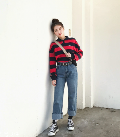 紅色t恤衫配什么褲子？紅色t恤這樣搭配褲子