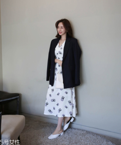 印花連衣裙配什么外套？印花連衣裙搭配外套技巧