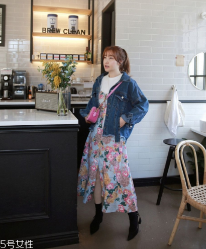 印花連衣裙配什么外套？印花連衣裙搭配外套技巧