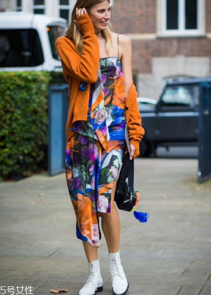 印花連衣裙配什么外套？印花連衣裙搭配外套技巧