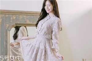 蕾絲連衣裙搭配什么外套？蕾絲連衣裙搭配外套技巧