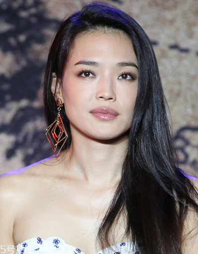 方臉女生適合的發(fā)型圖片 方臉和國字臉的區(qū)別 方臉女生適合的發(fā)型圖片 方臉和國字臉的區(qū)別