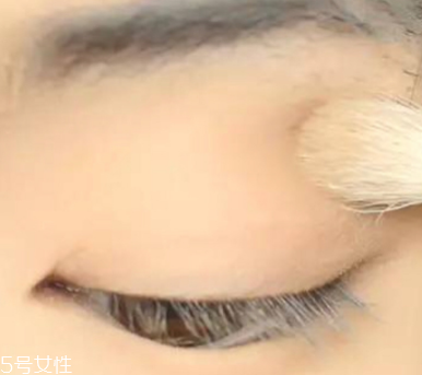 男生簡(jiǎn)單裸妝化妝步驟 男生心機(jī)裸妝教程 男生簡(jiǎn)單裸妝化妝步驟 男生心機(jī)裸妝教程