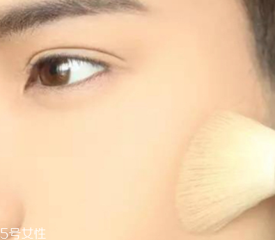 男生簡(jiǎn)單裸妝化妝步驟 男生心機(jī)裸妝教程 男生簡(jiǎn)單裸妝化妝步驟 男生心機(jī)裸妝教程