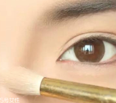 男生簡(jiǎn)單裸妝化妝步驟 男生心機(jī)裸妝教程 男生簡(jiǎn)單裸妝化妝步驟 男生心機(jī)裸妝教程