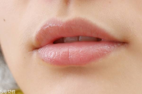 怎么去嘴唇角質(zhì) 去嘴唇角質(zhì)的方法 怎么去嘴唇角質(zhì) 去嘴唇角質(zhì)的方法