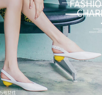 2018流行什么樣的低跟鞋？今年最火的低跟鞋匯總
