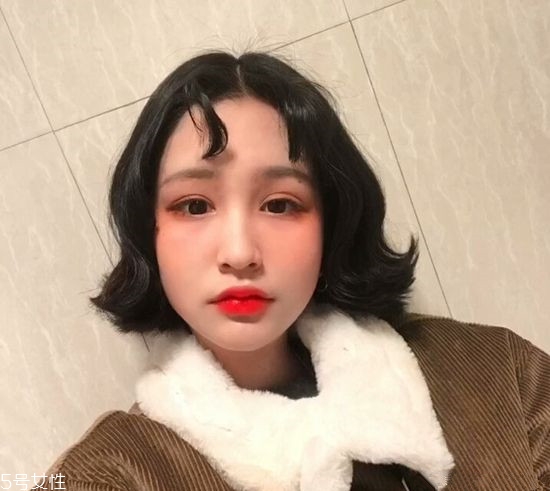 劉海在眉毛上面的發(fā)型叫什么 劉海要看自己的臉型修剪 劉海在眉毛上面的發(fā)型叫什么 劉海要看自己的臉型修剪