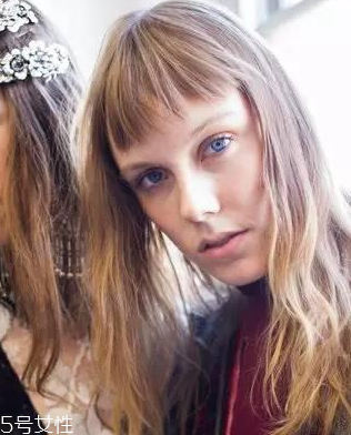 二次元?jiǎng)⒑_m合什么臉型 二次元?jiǎng)⒑_@樣剪 二次元?jiǎng)⒑_m合什么臉型 二次元?jiǎng)⒑_@樣剪