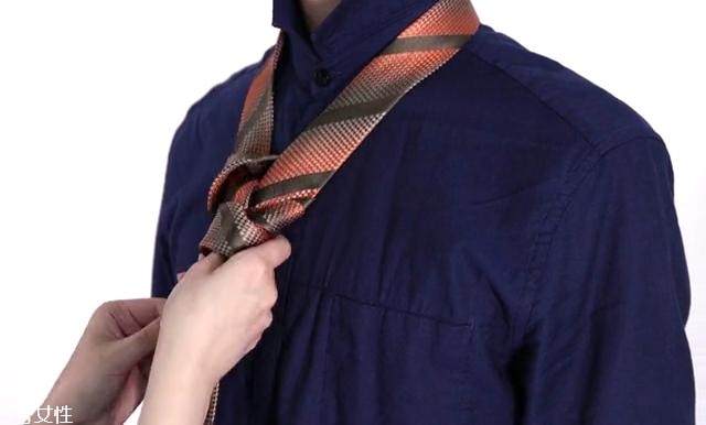 最簡單的領(lǐng)帶打法圖解 快捷打領(lǐng)帶的方法 最簡單的領(lǐng)帶打法圖解 快捷打領(lǐng)帶的方法