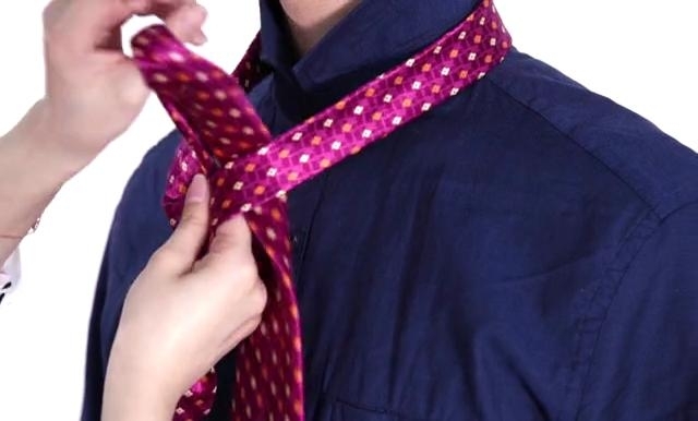 最簡單的領(lǐng)帶打法圖解 快捷打領(lǐng)帶的方法 最簡單的領(lǐng)帶打法圖解 快捷打領(lǐng)帶的方法